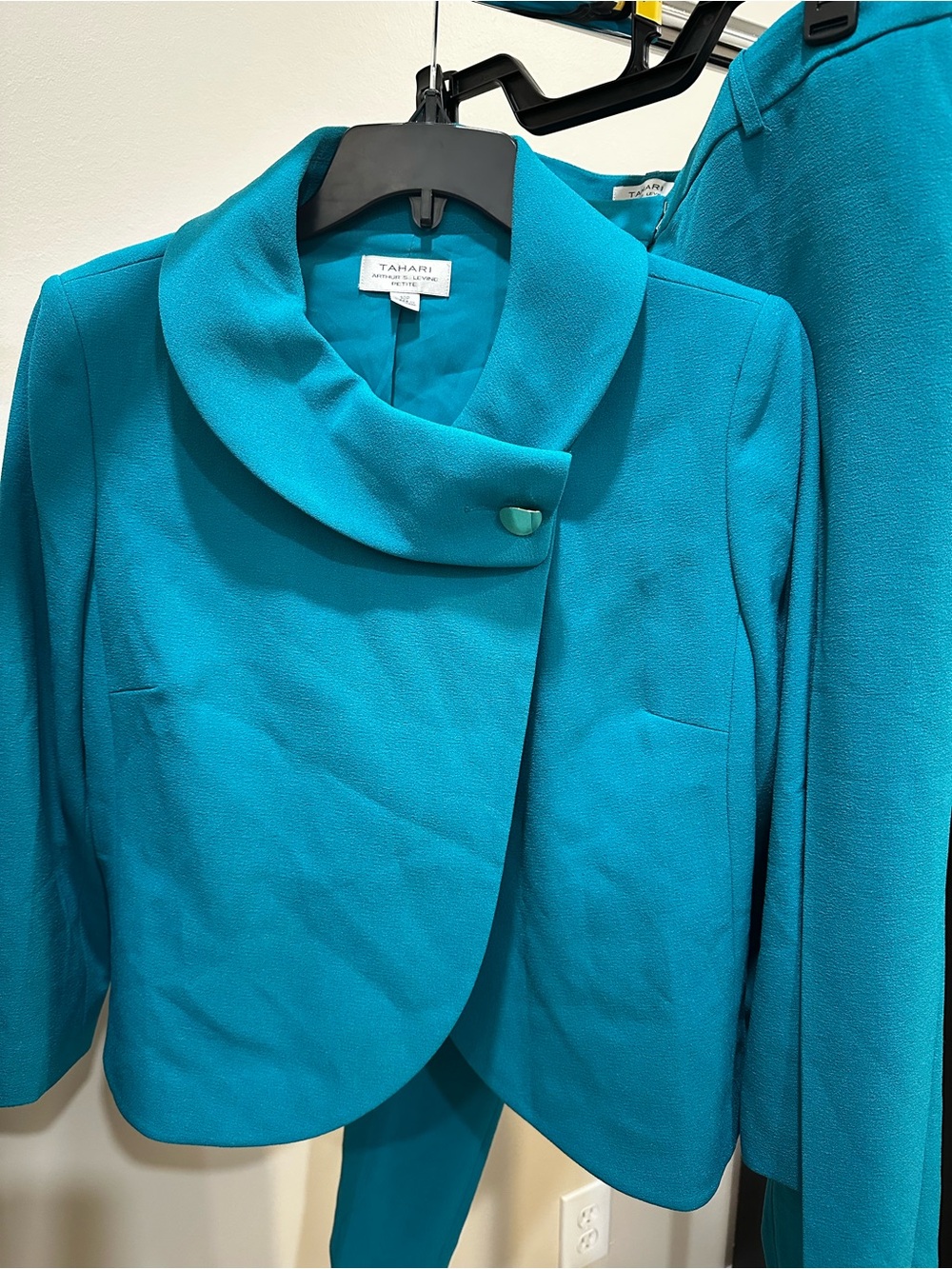 Tahari Turquoise Cropped Draped Collar Suit Jacket and Pants. NWOT